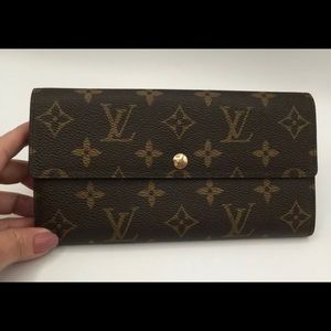 Authentic Louis Vuitton Monogram Sarah Long Bifold Wallet.